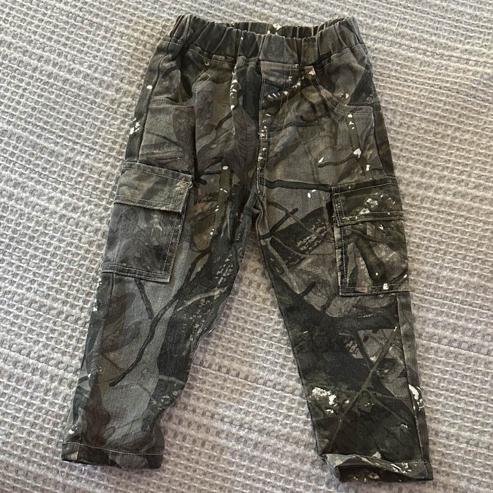 SHEIN Kids Camouflage Cargo Trousers